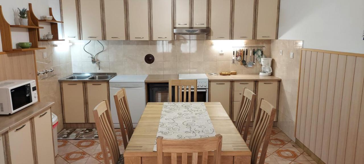 Apartmani Sladana Kampor Zewnętrze zdjęcie